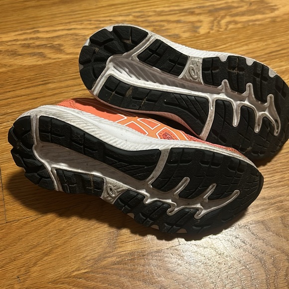 Asics sneakers size 11 - Picture 3 of 3